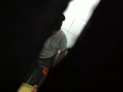 ਪਾਗਲ fuckers ਕਿਸ਼ੋਰ ਦੇ ਮੂੰਹ ਅਤੇ ਬੱਟ ਨੂੰ ਆਪਣੇ cocks 'ਤੇ impale