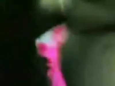 ਭਾਵੁਕ brunette ਬੇਬੇ ਉਸ ਦੀ ਚੂਤ ਅਤੇ ਖੋਤੇ ਵਿੱਚ fucked ਪ੍ਰਾਪਤ ਕਰਦਾ ਹੈ