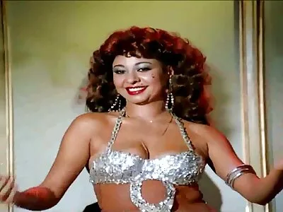ਡਾਕਟਰ ਮਰਸੀਡੀਜ਼ ਕੈਰੇਰਾ ਮਰੀਜ਼ ਦੇ ਮੁੜ ਵਸੇਬੇ ਵਿੱਚ ਮਦਦ ਕਰਨ ਲਈ ਲੱਤਾਂ ਫੈਲਾਉਂਦਾ ਹੈ