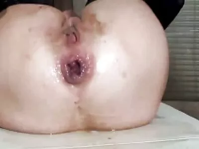 ਇੱਕ ਮੋਟੀ ਲਿੰਗ ਸਵਾਰ ਇੱਕ ਕੱਟੀ ਚੂਤ ਦੇ ਨਾਲ ਬੇਬੇ