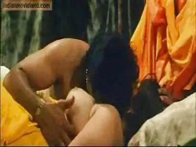 ਇੰਸਟ੍ਰਕਟਰ ਪਸੀਨੇ ਨਾਲ ਲੱਥਪੱਥ ਪੋਰਨ ਸਟਾਰ ਦੇ ਨੱਕੜਾਂ ਵਿਚਕਾਰ ਲਿੰਗ ਹਿਲਾ ਦਿੰਦਾ ਹੈ
