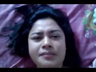 Smutty brunette ਇਸ ਹੌਟ ਸੀਨ ਵਿੱਚ ਆਪਣੇ ਡਾਕਟਰ ਨੂੰ ਭਰਮਾਉਂਦੀ ਹੈ