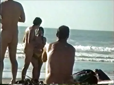 ਆਦਮੀ ਨੂੰ ਉਸ ਦੇ ਗੁਲਾਬੀ ਚੂਤ ਦੇ ਅੰਦਰ ਇੰਦਰੀ ਪਾ MILF ਉਤਾਰਿਆ